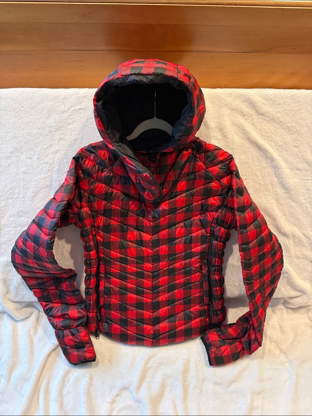 Womens heir-made Red & Black Plaid Hooded Puffer Jacket. Medium. Details